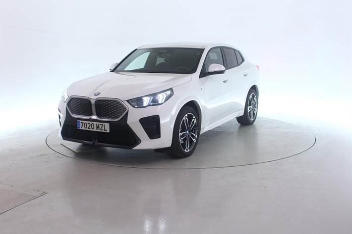 Hvid BMW iX2 fra 2025