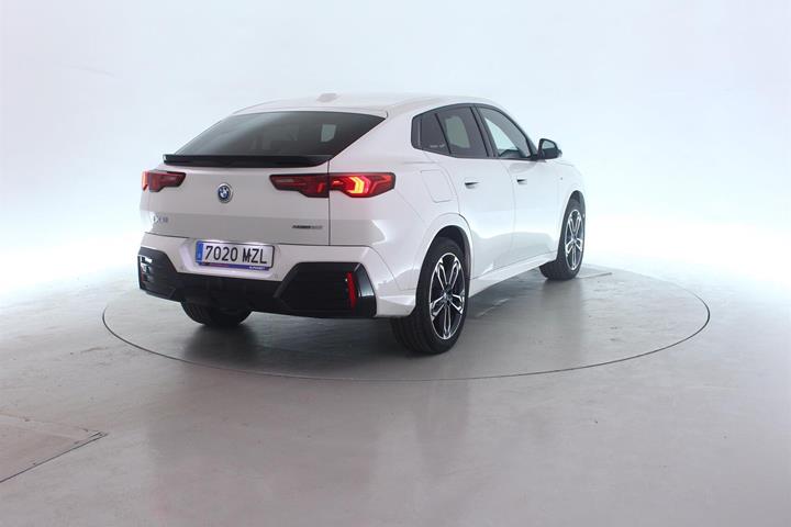 Hvid BMW iX2 fra 2025