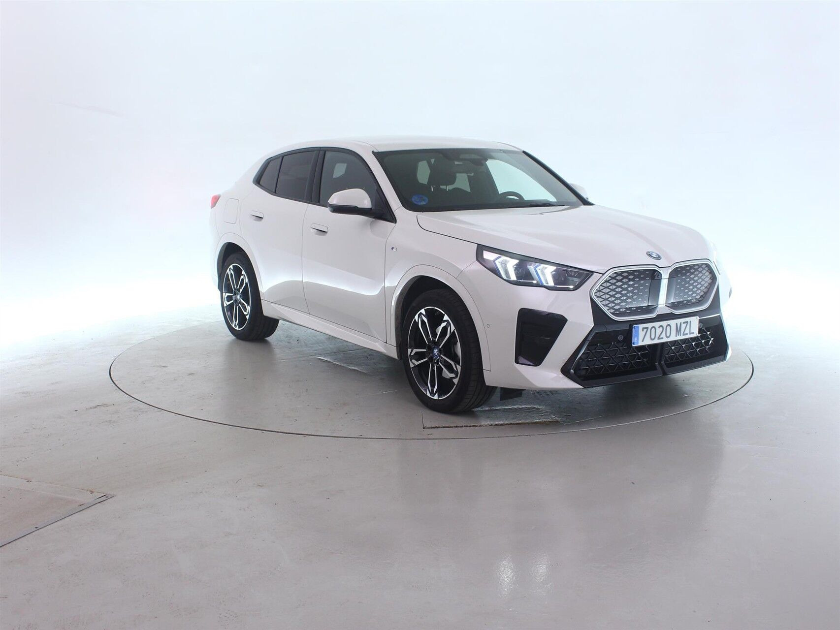 Hvid BMW iX2 fra 2025