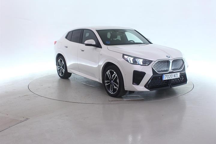 Hvid BMW iX2 fra 2025