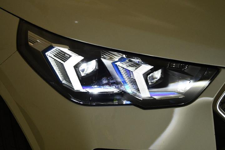 Hvid BMW iX2 fra 2025