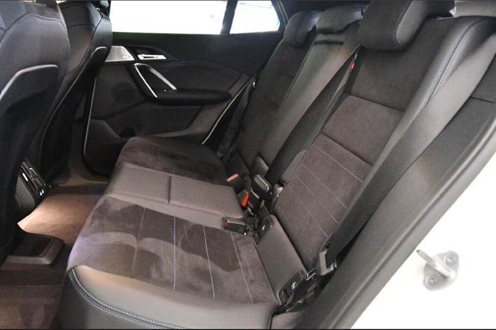 Hvid BMW iX2 fra 2025