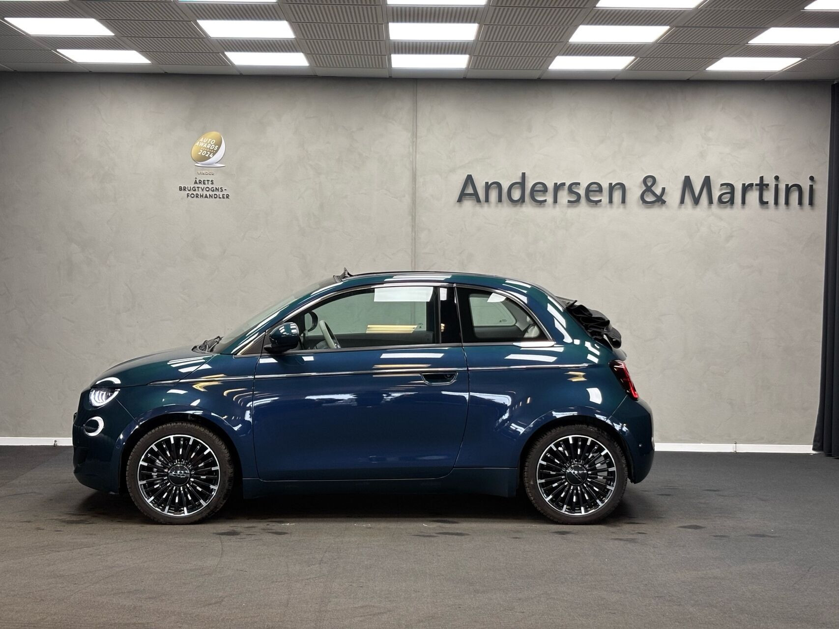 Grøn Fiat 500e fra 2023