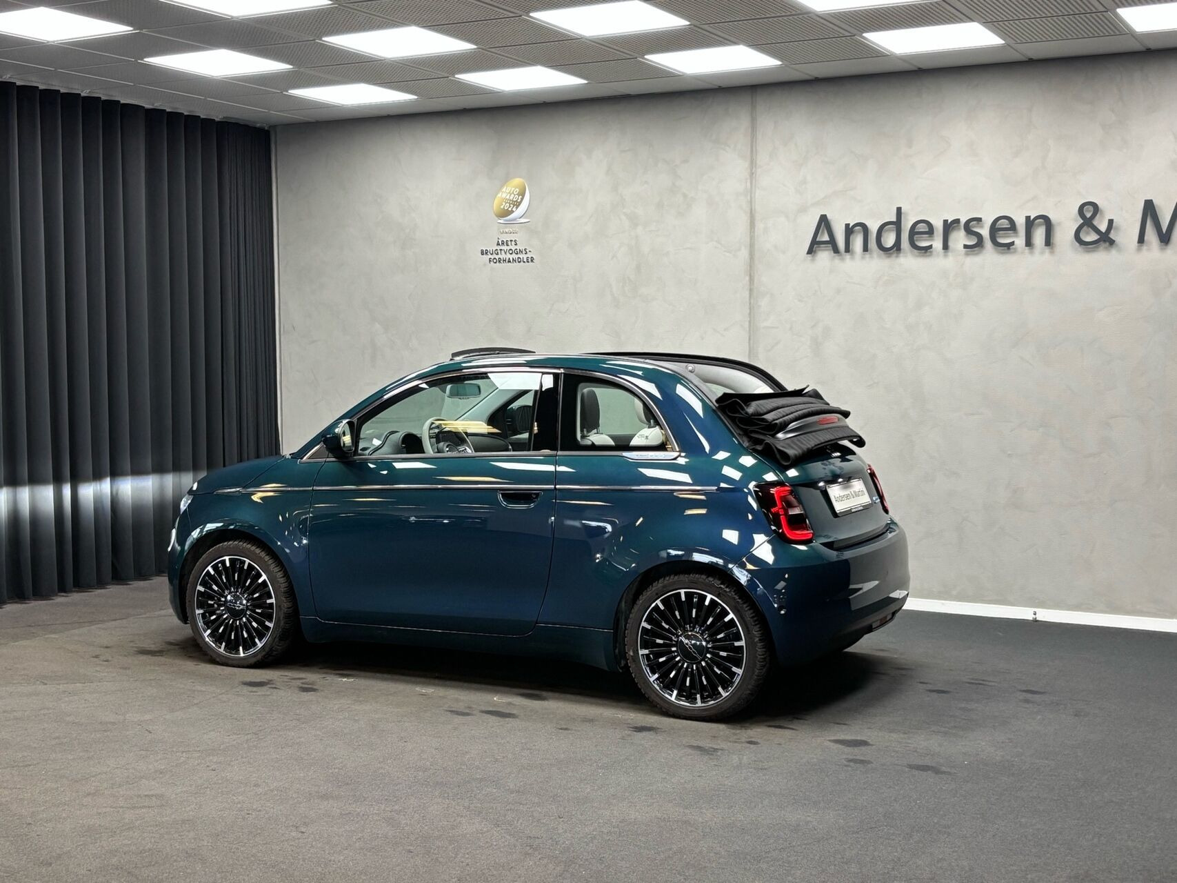 Grøn Fiat 500e fra 2023