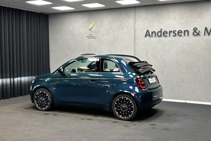 Grøn Fiat 500e fra 2023