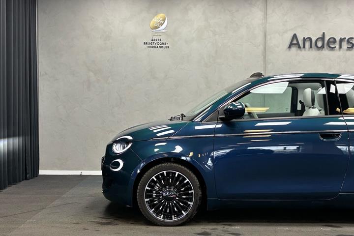 Grøn Fiat 500e fra 2023
