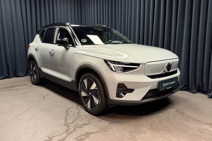 Grå Volvo XC40 fra 2023