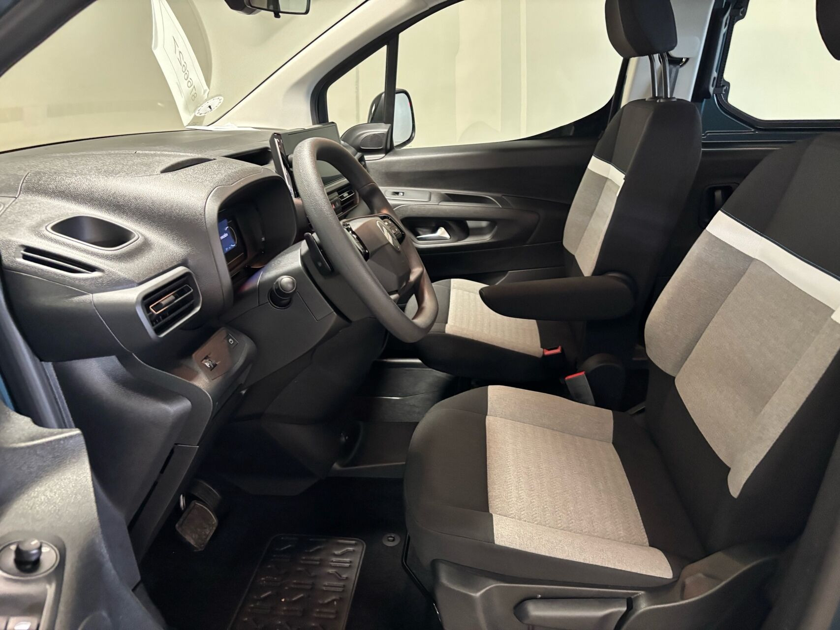 Blå Citroën ë-Berlingo fra 2025