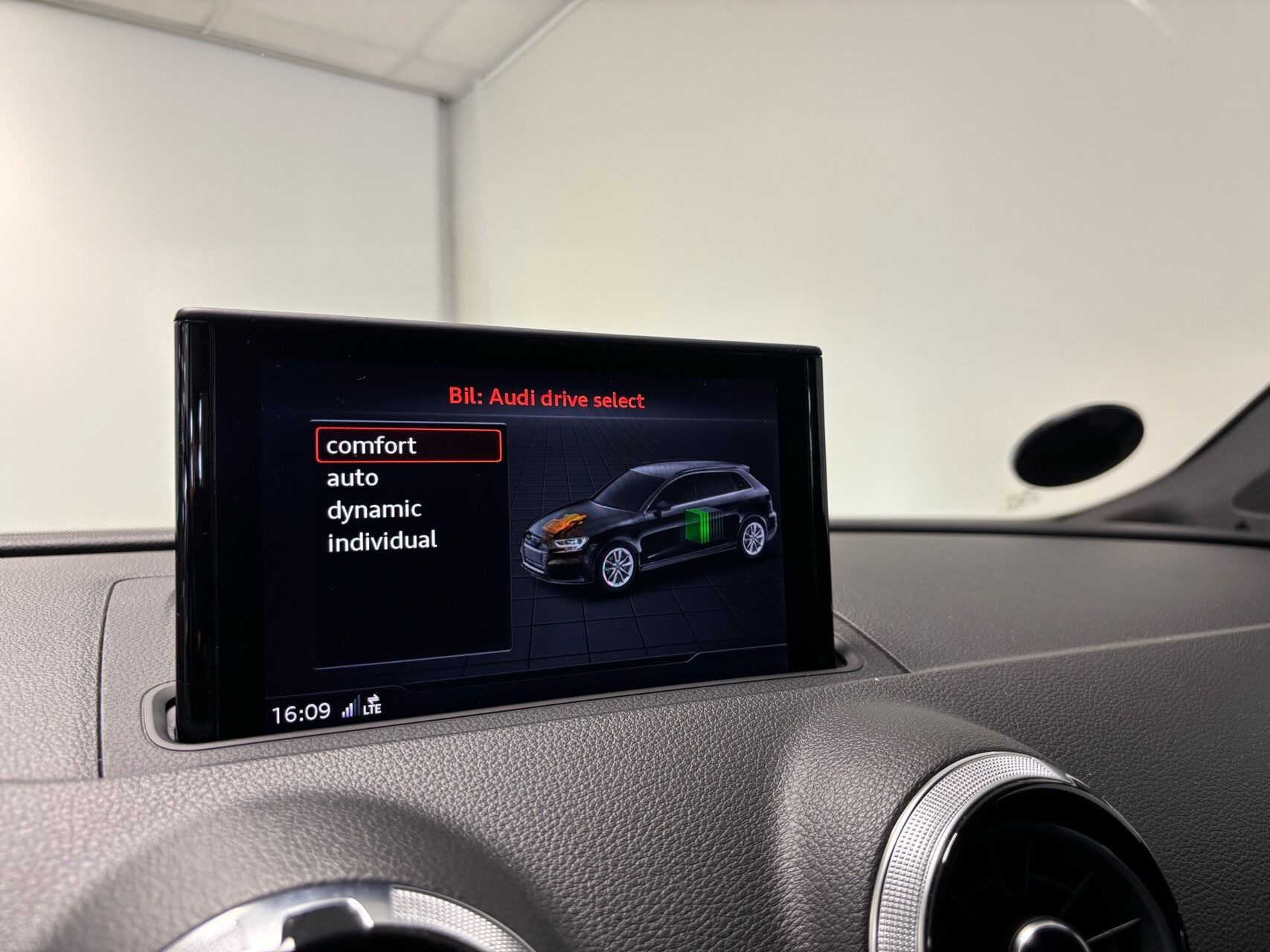 Grå Audi A3 fra 2017