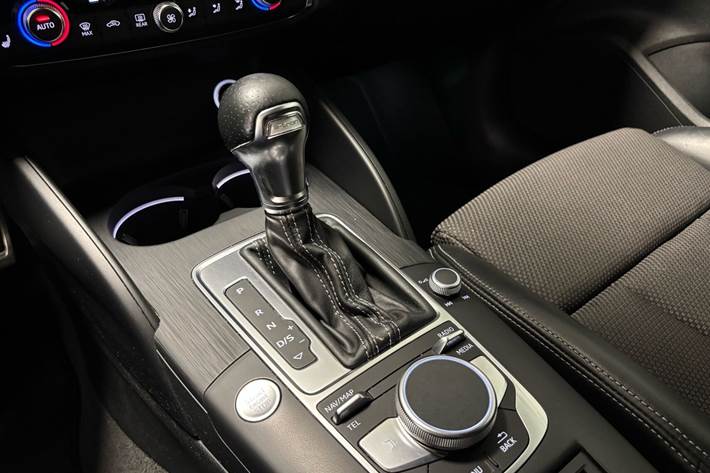 Grå Audi A3 fra 2017