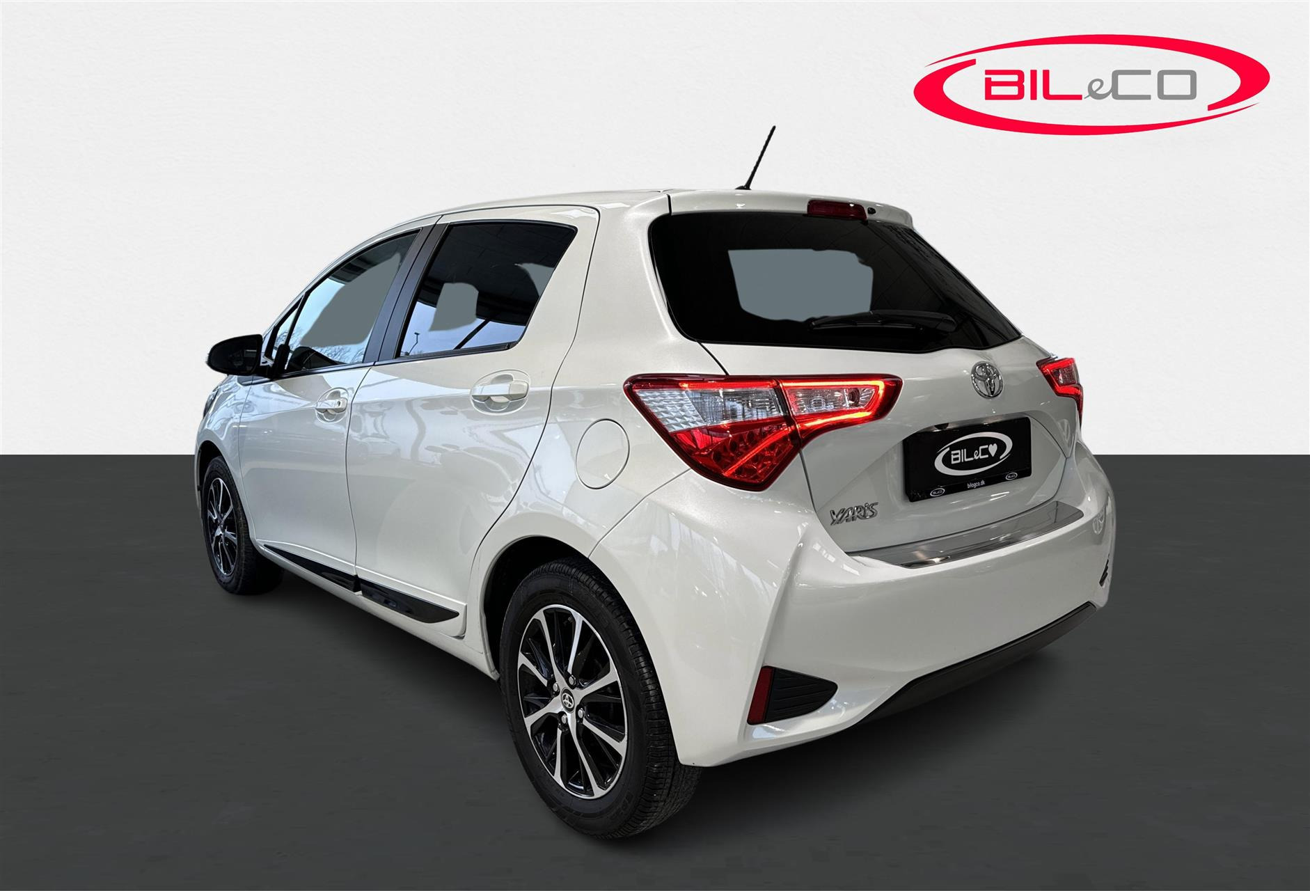 Hvid Toyota Yaris fra 2019
