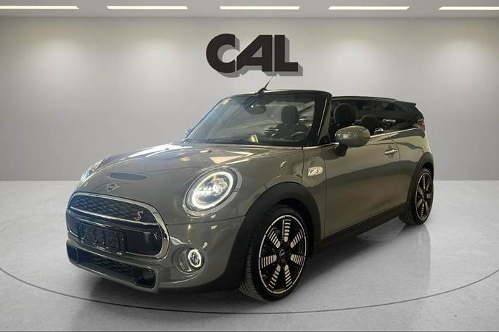 Grå Mini Cooper fra 2020