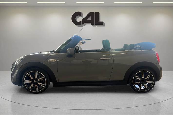 Grå Mini Cooper fra 2020