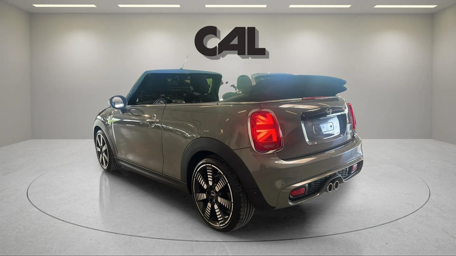 Grå Mini Cooper fra 2020