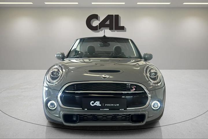 Grå Mini Cooper fra 2020