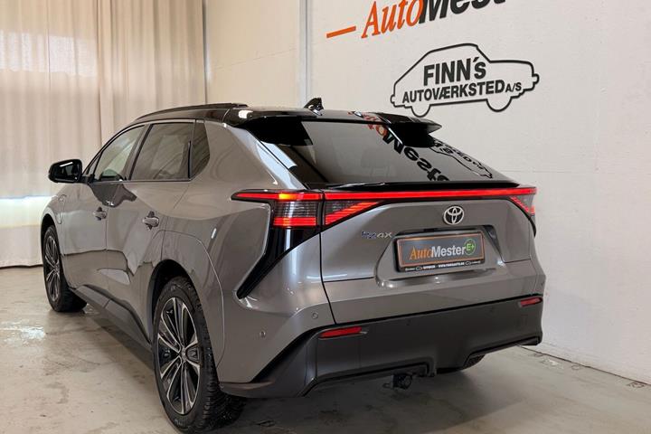 Grå Toyota BZ4X fra 2024