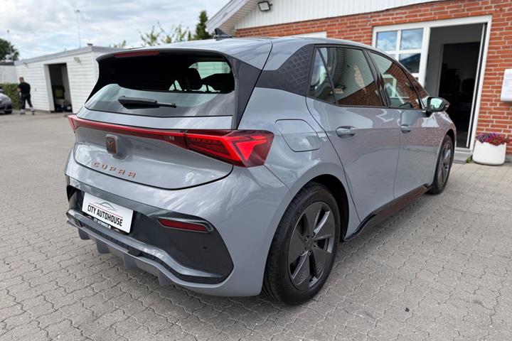 Grå Cupra Born fra 2024