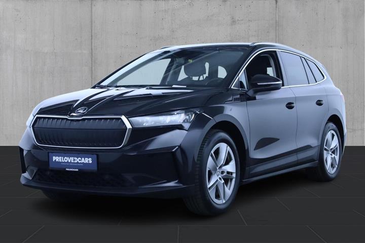 Sort Skoda Enyaq fra 2023 set udefra