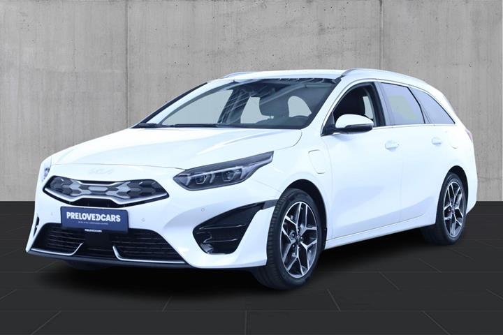 Hvid Kia Ceed fra 2022 set udefra