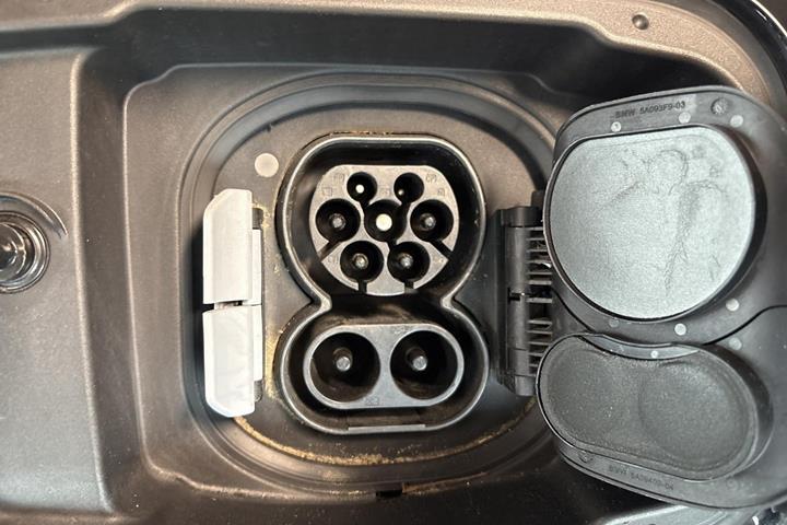 Sort BMW i4 fra 2023