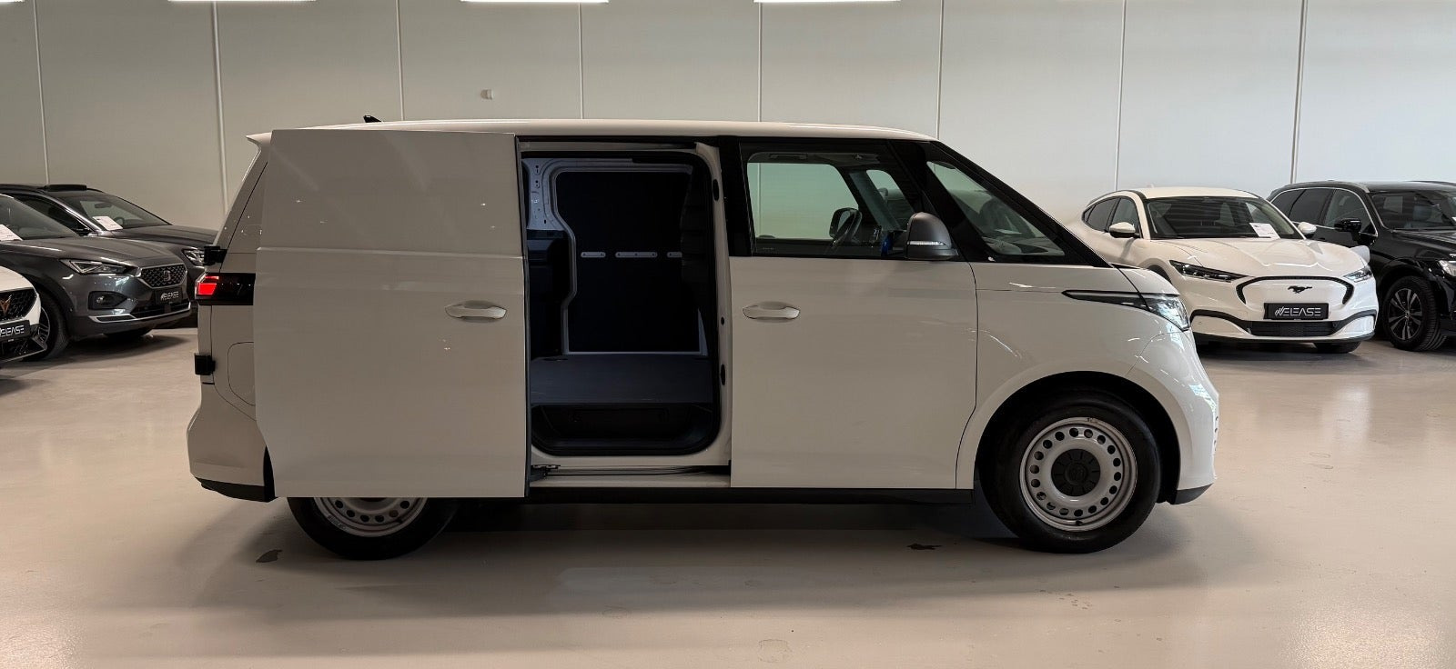 Hvid VW ID.Buzz fra 2024