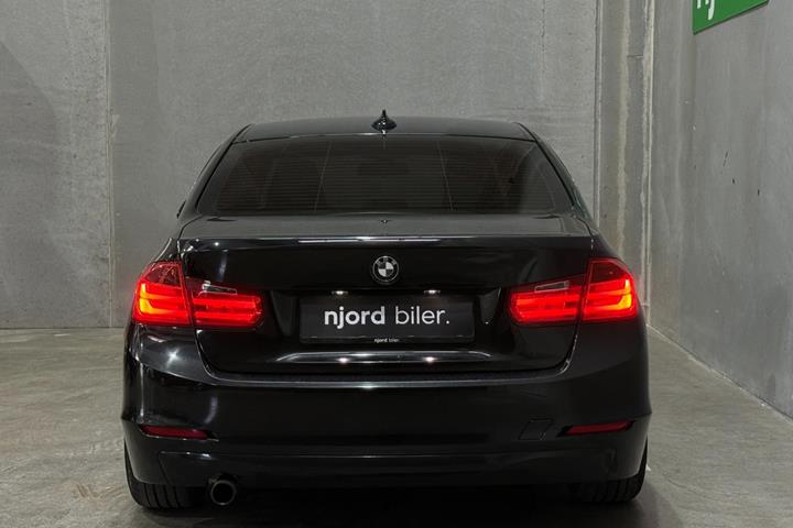 undefined BMW 316i fra 2014 set udefra