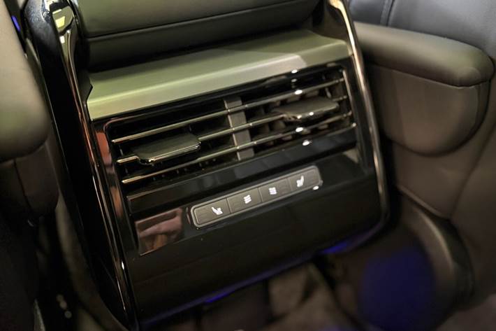 Grå Land Rover Range Rover sport fra 2024