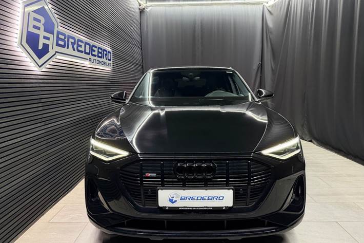 Sort Audi e-tron fra 2023