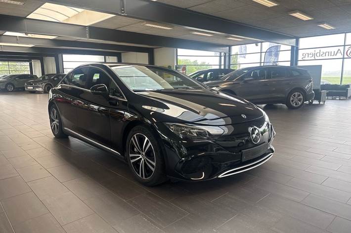 Sort Mercedes EQE300 fra 2023