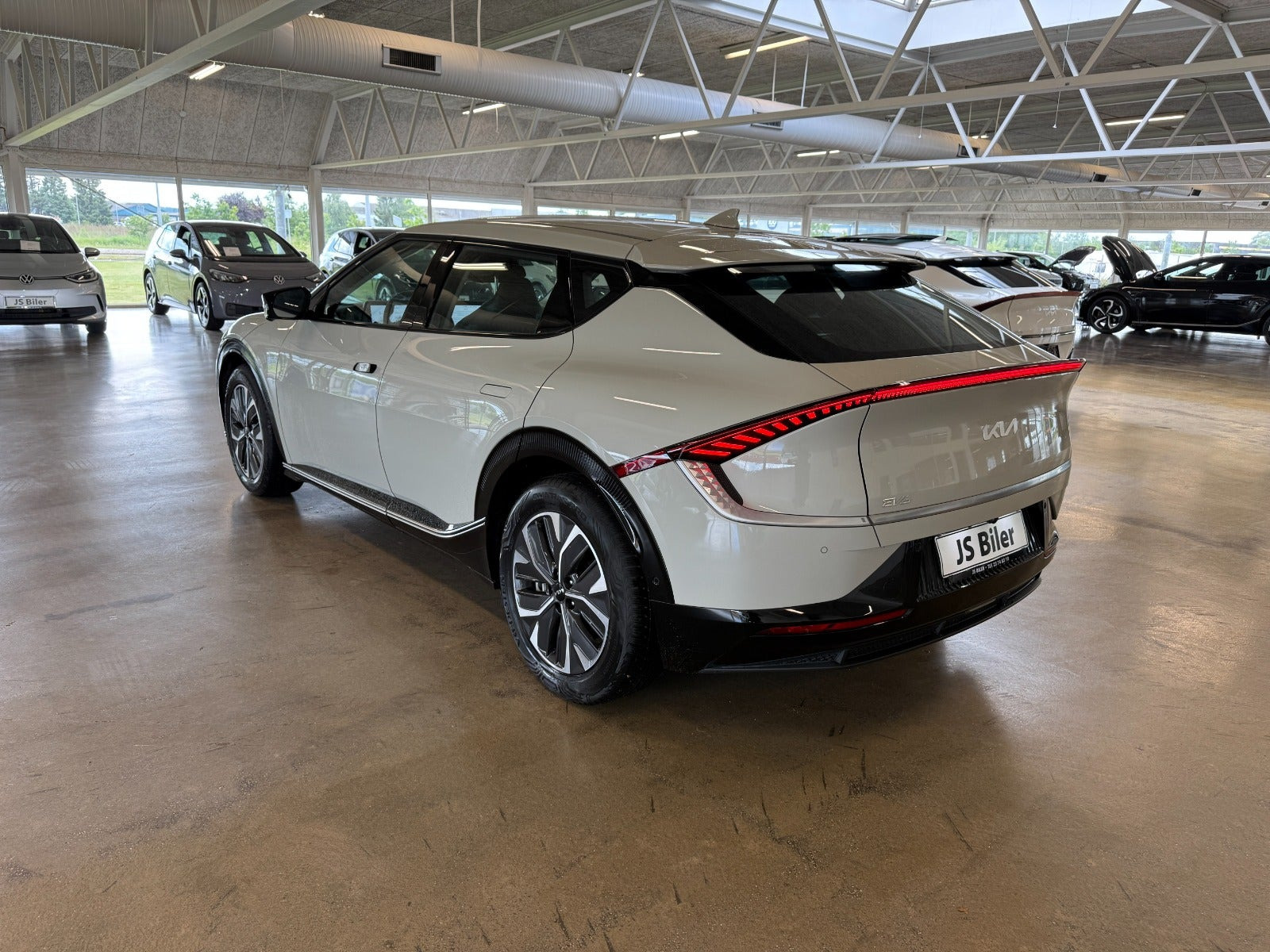 Beige Kia EV6 fra 2024