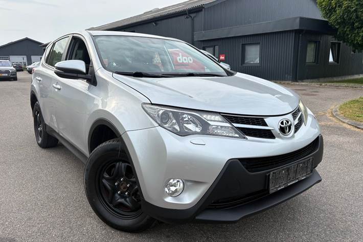 Sølv Toyota RAV4 fra 2014