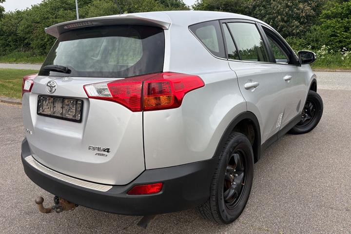 Sølv Toyota RAV4 fra 2014