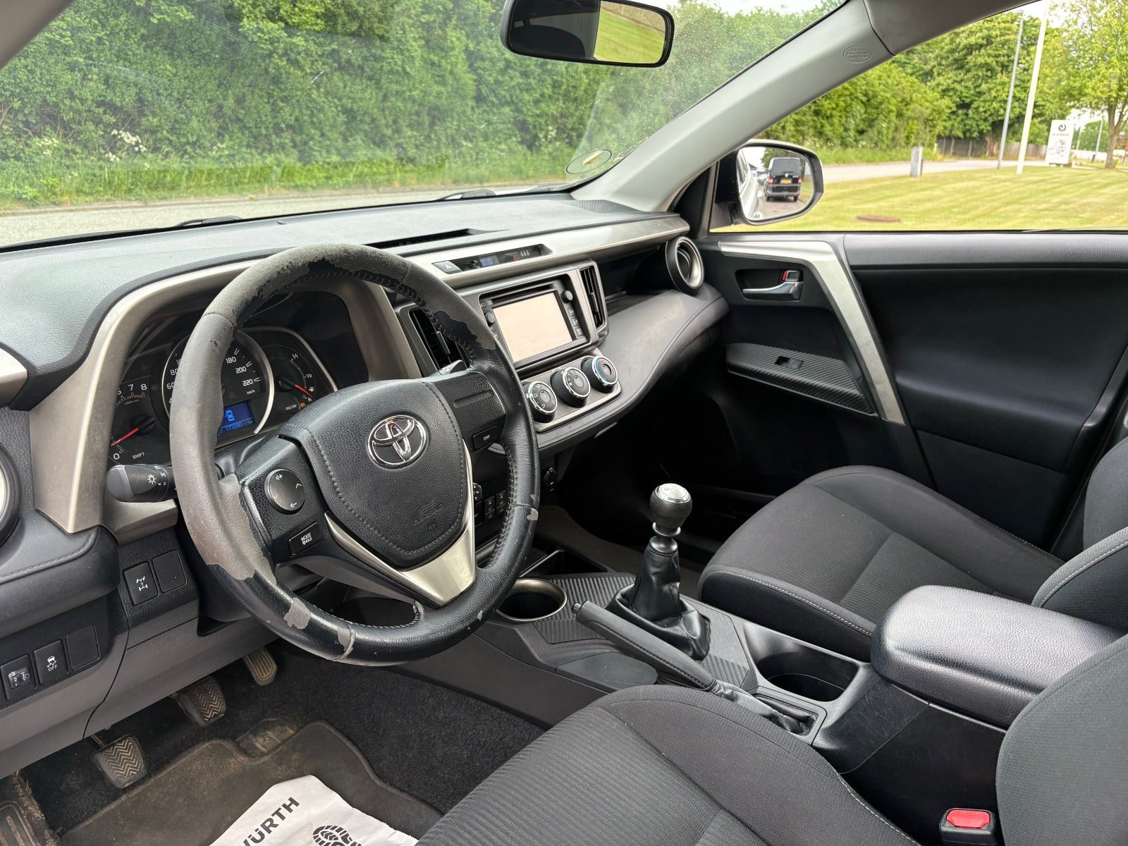 Sølv Toyota RAV4 fra 2014