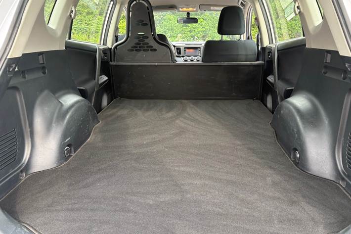 Sølv Toyota RAV4 fra 2014