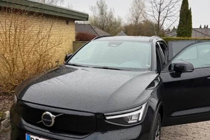 Sort Volvo XC40 fra 2023