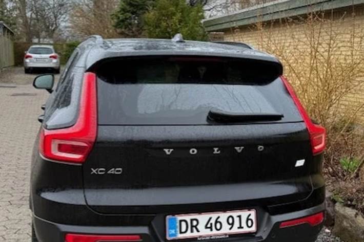 Sort Volvo XC40 fra 2023
