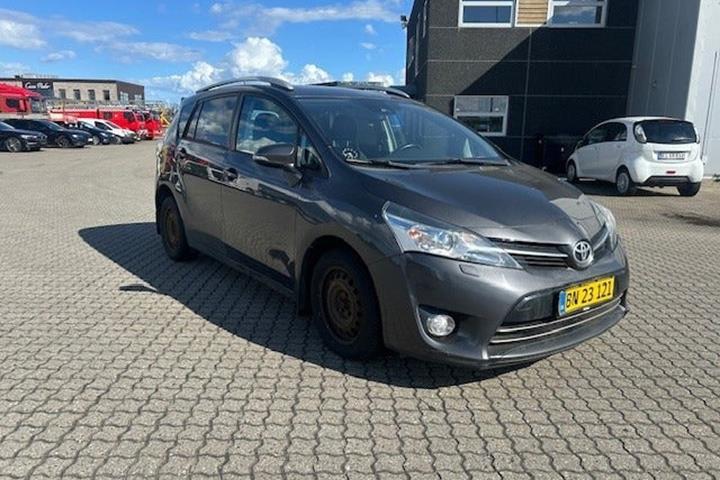 undefined Toyota Sportsvan fra 2016 set udefra