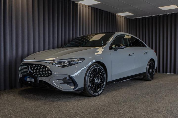Grå Mercedes CLA250+ fra 2025
