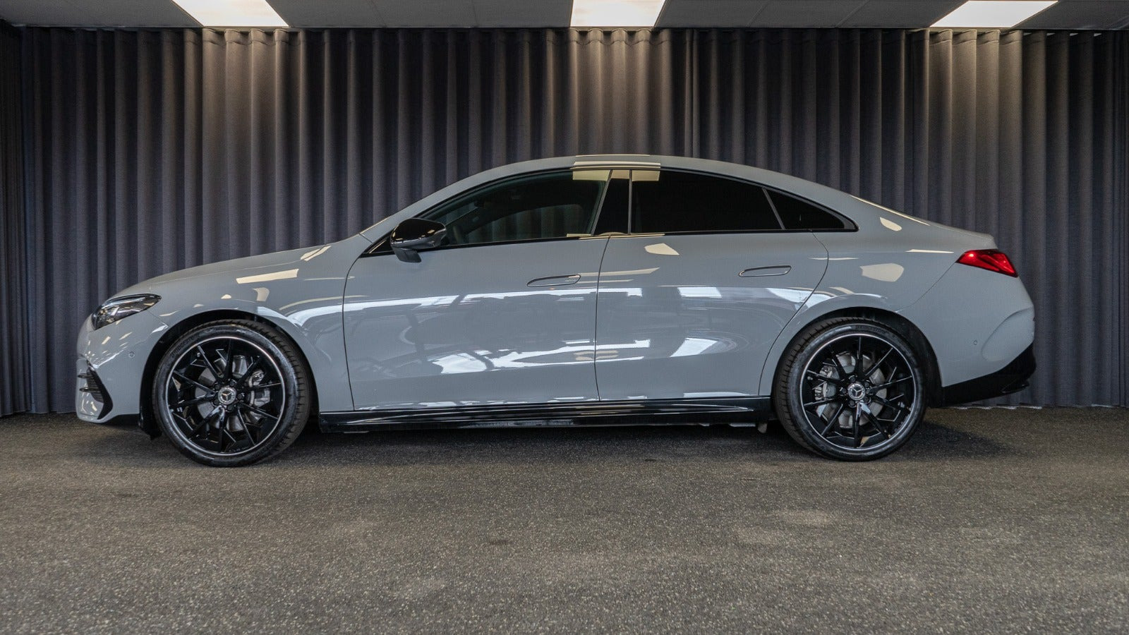 Grå Mercedes CLA250+ fra 2025