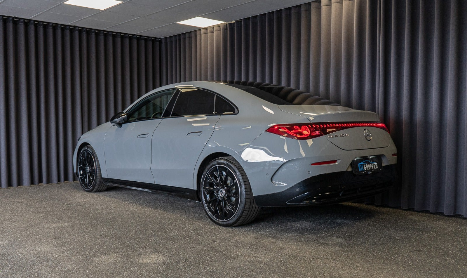 Grå Mercedes CLA250+ fra 2025