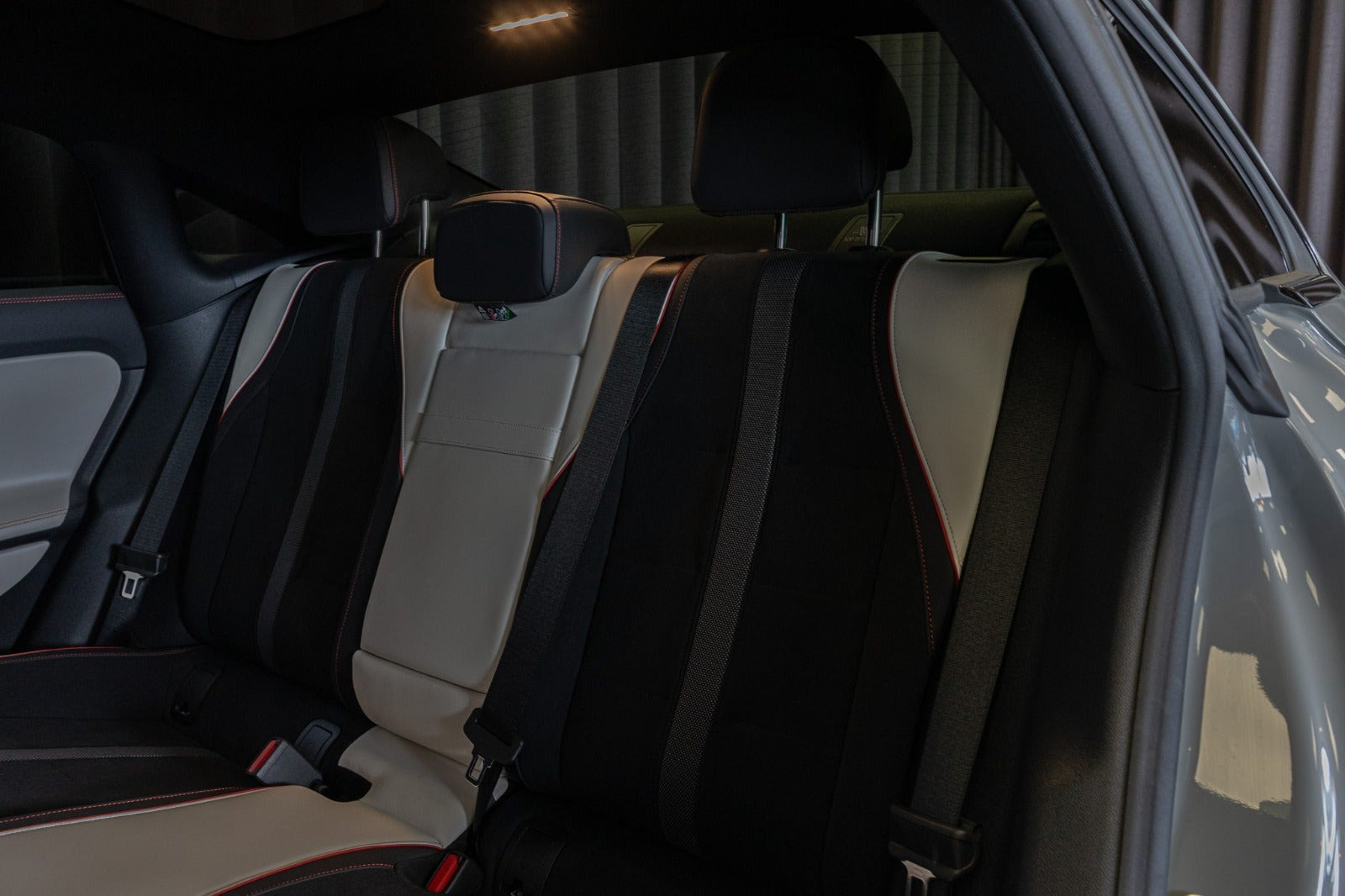 Grå Mercedes CLA250+ fra 2025
