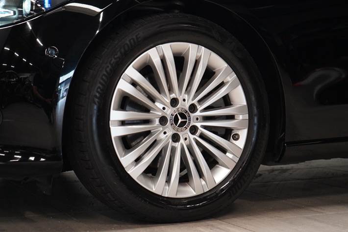 Sort Mercedes C220 d fra 2021