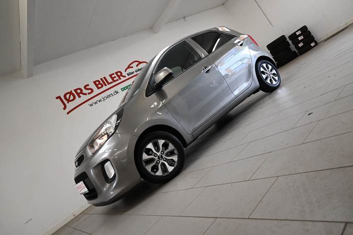 Beige Kia Picanto fra 2016