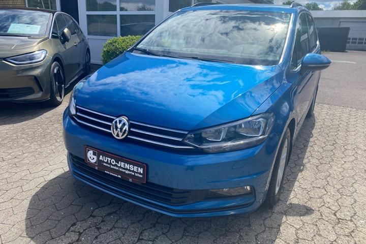 Blå VW Touran fra 2018