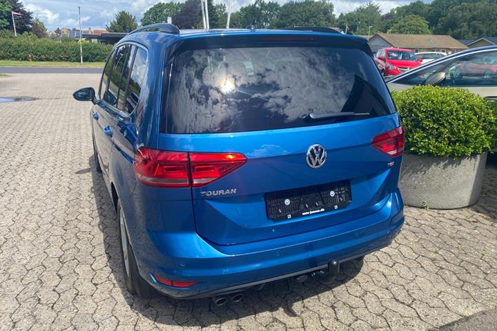 Blå VW Touran fra 2018