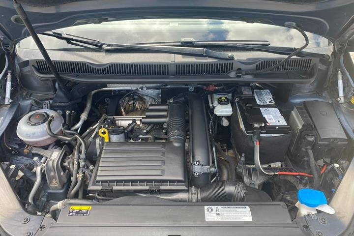 Blå VW Touran fra 2018