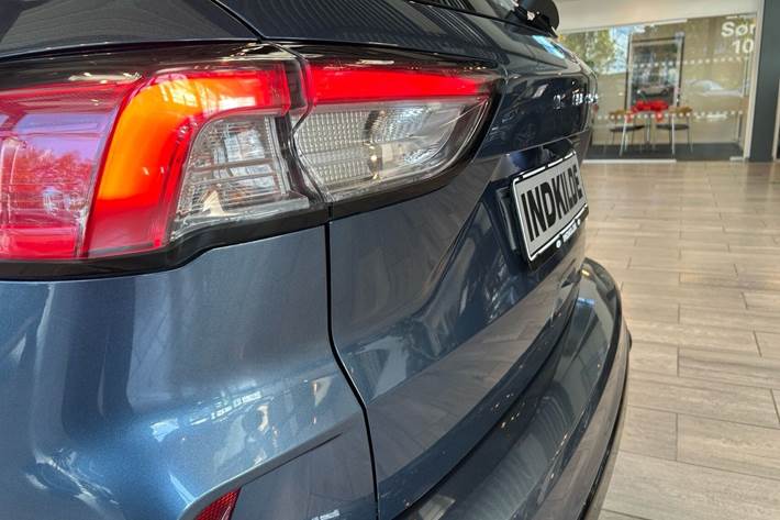 Blå Ford Kuga fra 2020