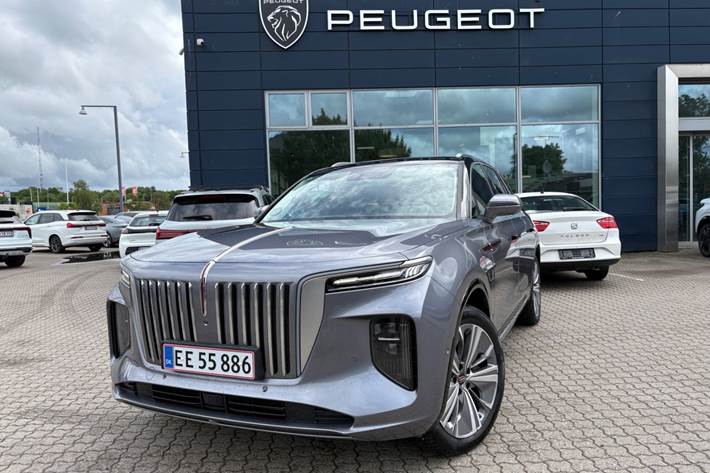Rød Hongqi E-HS9 fra 2024