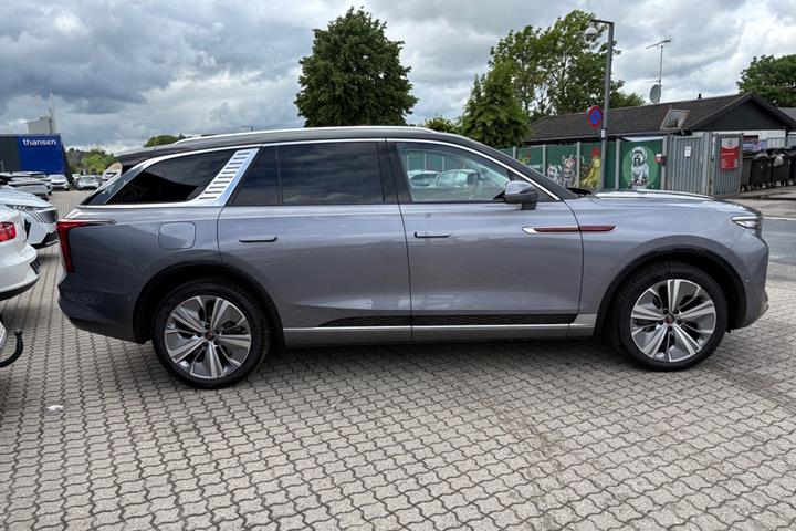 Rød Hongqi E-HS9 fra 2024
