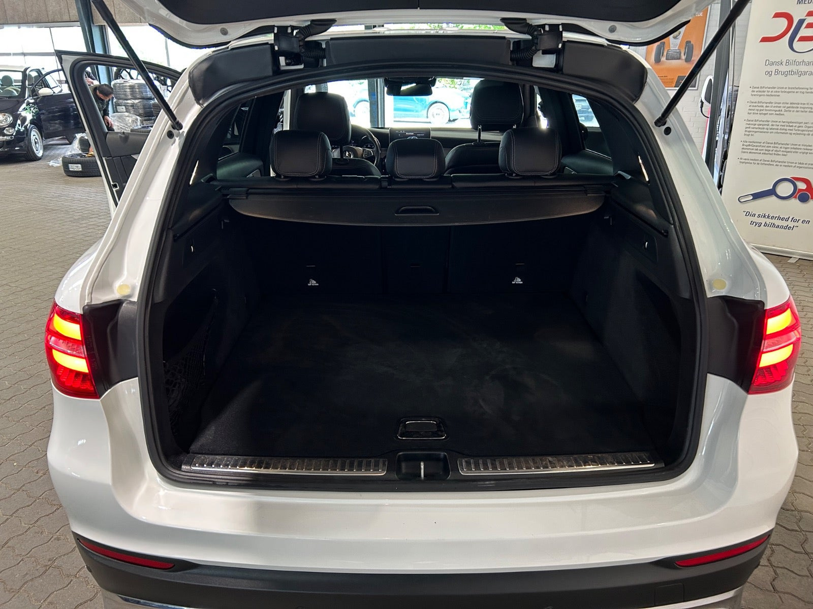 Hvid Mercedes GLC250 d fra 2016